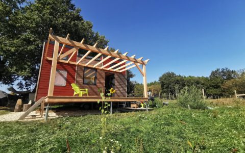 Terrasse-et-Pergolas-pour-la-TinyTetris-By-West-Wood-Tiny-en-nouvelle-aquitaine-sur-Jonzac-0